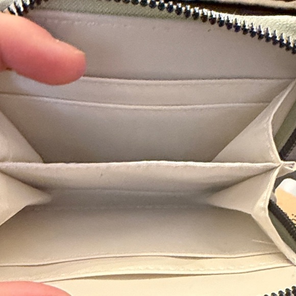 Disney Winnie the Pooh Zip Around Wallet NWT - Picture 7 of 7